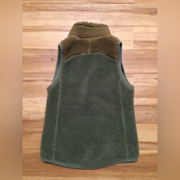 Like new LL Bean vest. - Picture 2 of 3